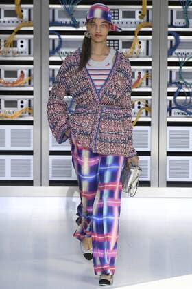 212146 Marineau Starface 2016-10-04 Paris France Paris Fashion week. Pret-a-porter printemps-ete 2017. Defile Chanel. Chanel, spring-summer 2017 Paris, France Paris Fashion week. Ready-to-wear spring-summer 2017 Defile Chanel Editorial Use Only _sans_perso  Copyright: xMarineaux STAR_212146_072