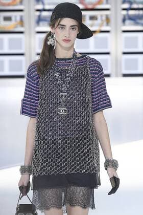 212146 Marineau Starface 2016-10-04 Paris France Paris Fashion week. Pret-a-porter printemps-ete 2017. Defile Chanel. Chanel, spring-summer 2017 Paris, France Paris Fashion week. Ready-to-wear spring-summer 2017 Defile Chanel Editorial Use Only _sans_perso  Copyright: xMarineaux STAR_212146_080