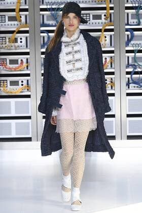 212146 Marineau Starface 2016-10-04 Paris France Paris Fashion week. Pret-a-porter printemps-ete 2017. Defile Chanel. Chanel, spring-summer 2017 Paris, France Paris Fashion week. Ready-to-wear spring-summer 2017 Defile Chanel Editorial Use Only _sans_perso  Copyright: xMarineaux STAR_212146_081