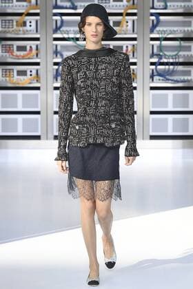 212146 Marineau Starface 2016-10-04 Paris France Paris Fashion week. Pret-a-porter printemps-ete 2017. Defile Chanel. Chanel, spring-summer 2017 Paris, France Paris Fashion week. Ready-to-wear spring-summer 2017 Defile Chanel Editorial Use Only _sans_perso  Copyright: xMarineaux STAR_212146_083