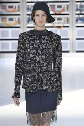 212146 Marineau Starface 2016-10-04 Paris France Paris Fashion week. Pret-a-porter printemps-ete 2017. Defile Chanel. Chanel, spring-summer 2017 Paris, France Paris Fashion week. Ready-to-wear spring-summer 2017 Defile Chanel Editorial Use Only _sans_perso  Copyright: xMarineaux STAR_212146_084