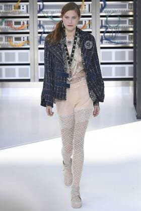 212146 Marineau Starface 2016-10-04 Paris France Paris Fashion week. Pret-a-porter printemps-ete 2017. Defile Chanel. Chanel, spring-summer 2017 Paris, France Paris Fashion week. Ready-to-wear spring-summer 2017 Defile Chanel Editorial Use Only _sans_perso  Copyright: xMarineaux STAR_212146_085