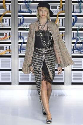 212146 Marineau Starface 2016-10-04 Paris France Paris Fashion week. Pret-a-porter printemps-ete 2017. Defile Chanel. Chanel, spring-summer 2017 Paris, France Paris Fashion week. Ready-to-wear spring-summer 2017 Defile Chanel Editorial Use Only _sans_perso  Copyright: xMarineaux STAR_212146_087