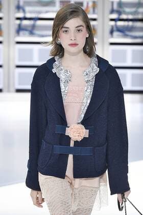 212146 Marineau Starface 2016-10-04 Paris France Paris Fashion week. Pret-a-porter printemps-ete 2017. Defile Chanel. Chanel, spring-summer 2017 Paris, France Paris Fashion week. Ready-to-wear spring-summer 2017 Defile Chanel Editorial Use Only _sans_perso  Copyright: xMarineaux STAR_212146_090