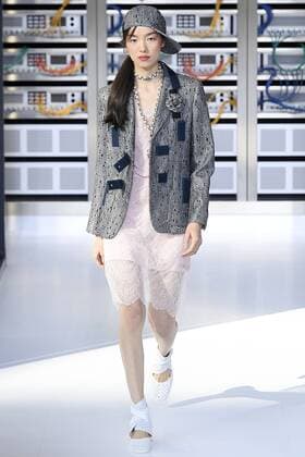 212146 Marineau Starface 2016-10-04 Paris France Paris Fashion week. Pret-a-porter printemps-ete 2017. Defile Chanel. Chanel, spring-summer 2017 Paris, France Paris Fashion week. Ready-to-wear spring-summer 2017 Defile Chanel Editorial Use Only _sans_perso  Copyright: xMarineaux STAR_212146_093