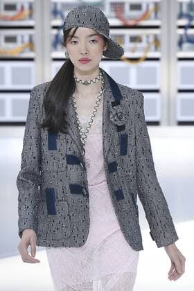 212146 Marineau Starface 2016-10-04 Paris France Paris Fashion week. Pret-a-porter printemps-ete 2017. Defile Chanel. Chanel, spring-summer 2017 Paris, France Paris Fashion week. Ready-to-wear spring-summer 2017 Defile Chanel Editorial Use Only _sans_perso  Copyright: xMarineaux STAR_212146_094