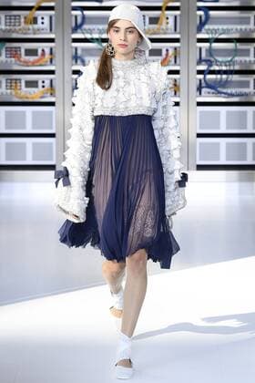 212146 Marineau Starface 2016-10-04 Paris France Paris Fashion week. Pret-a-porter printemps-ete 2017. Defile Chanel. Chanel, spring-summer 2017 Paris, France Paris Fashion week. Ready-to-wear spring-summer 2017 Defile Chanel Editorial Use Only _sans_perso  Copyright: xMarineaux STAR_212146_095