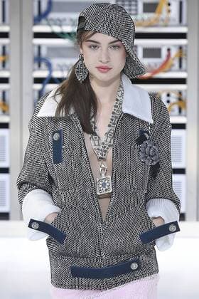 212146 Marineau Starface 2016-10-04 Paris France Paris Fashion week. Pret-a-porter printemps-ete 2017. Defile Chanel. Chanel, spring-summer 2017 Paris, France Paris Fashion week. Ready-to-wear spring-summer 2017 Defile Chanel Editorial Use Only _sans_perso  Copyright: xMarineaux STAR_212146_098