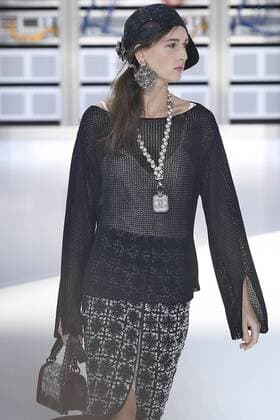 212146 Marineau Starface 2016-10-04 Paris France Paris Fashion week. Pret-a-porter printemps-ete 2017. Defile Chanel. Chanel, spring-summer 2017 Paris, France Paris Fashion week. Ready-to-wear spring-summer 2017 Defile Chanel Editorial Use Only _sans_perso  Copyright: xMarineaux STAR_212146_100