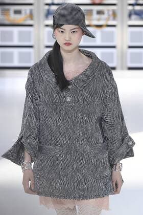 212146 Marineau Starface 2016-10-04 Paris France Paris Fashion week. Pret-a-porter printemps-ete 2017. Defile Chanel. Chanel, spring-summer 2017 Paris, France Paris Fashion week. Ready-to-wear spring-summer 2017 Defile Chanel Editorial Use Only _sans_perso  Copyright: xMarineaux STAR_212146_103