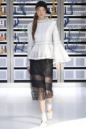 212146 Marineau Starface 2016-10-04 Paris France Paris Fashion week. Pret-a-porter printemps-ete 2017. Defile Chanel. Chanel, spring-summer 2017 Paris, France Paris Fashion week. Ready-to-wear spring-summer 2017 Defile Chanel Editorial Use Only _sans_perso  Copyright: xMarineaux STAR_212146_104