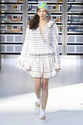 212146 Marineau Starface 2016-10-04 Paris France Paris Fashion week. Pret-a-porter printemps-ete 2017. Defile Chanel. Chanel, spring-summer 2017 Paris, France Paris Fashion week. Ready-to-wear spring-summer 2017 Defile Chanel Editorial Use Only _sans_perso  Copyright: xMarineaux STAR_212146_112