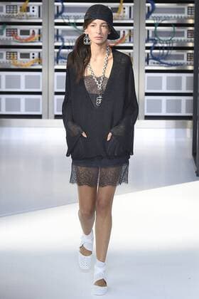 212146 Marineau Starface 2016-10-04 Paris France Paris Fashion week. Pret-a-porter printemps-ete 2017. Defile Chanel. Chanel, spring-summer 2017 Paris, France Paris Fashion week. Ready-to-wear spring-summer 2017 Defile Chanel Editorial Use Only _sans_perso  Copyright: xMarineaux STAR_212146_114