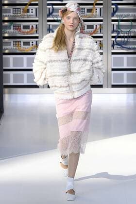 212146 Marineau Starface 2016-10-04 Paris France Paris Fashion week. Pret-a-porter printemps-ete 2017. Defile Chanel. Chanel, spring-summer 2017 Paris, France Paris Fashion week. Ready-to-wear spring-summer 2017 Defile Chanel Editorial Use Only _sans_perso  Copyright: xMarineaux STAR_212146_116