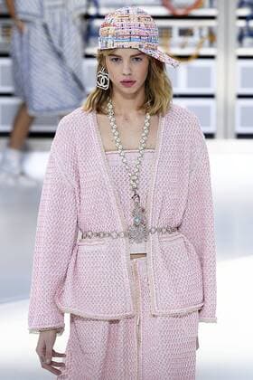 212146 Marineau Starface 2016-10-04 Paris France Paris Fashion week. Pret-a-porter printemps-ete 2017. Defile Chanel. Chanel, spring-summer 2017 Paris, France Paris Fashion week. Ready-to-wear spring-summer 2017 Defile Chanel Editorial Use Only _sans_perso  Copyright: xMarineaux STAR_212146_121