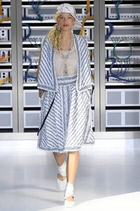 212146 Marineau Starface 2016-10-04 Paris France Paris Fashion week. Pret-a-porter printemps-ete 2017. Defile Chanel. Chanel, spring-summer 2017 Paris, France Paris Fashion week. Ready-to-wear spring-summer 2017 Defile Chanel Editorial Use Only _sans_perso  Copyright: xMarineaux STAR_212146_123