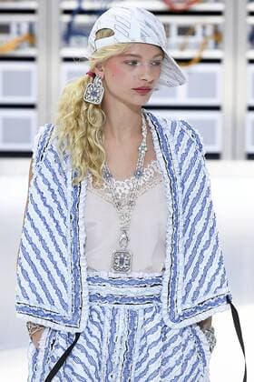 212146 Marineau Starface 2016-10-04 Paris France Paris Fashion week. Pret-a-porter printemps-ete 2017. Defile Chanel. Chanel, spring-summer 2017 Paris, France Paris Fashion week. Ready-to-wear spring-summer 2017 Defile Chanel Editorial Use Only _sans_perso  Copyright: xMarineaux STAR_212146_124