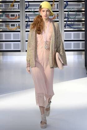 212146 Marineau Starface 2016-10-04 Paris France Paris Fashion week. Pret-a-porter printemps-ete 2017. Defile Chanel. Chanel, spring-summer 2017 Paris, France Paris Fashion week. Ready-to-wear spring-summer 2017 Defile Chanel Editorial Use Only _sans_perso  Copyright: xMarineaux STAR_212146_125