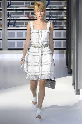 212146 Marineau Starface 2016-10-04 Paris France Paris Fashion week. Pret-a-porter printemps-ete 2017. Defile Chanel. Chanel, spring-summer 2017 Paris, France Paris Fashion week. Ready-to-wear spring-summer 2017 Defile Chanel Editorial Use Only _sans_perso  Copyright: xMarineaux STAR_212146_127