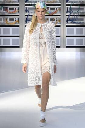 212146 Marineau Starface 2016-10-04 Paris France Paris Fashion week. Pret-a-porter printemps-ete 2017. Defile Chanel. Chanel, spring-summer 2017 Paris, France Paris Fashion week. Ready-to-wear spring-summer 2017 Defile Chanel Editorial Use Only _sans_perso  Copyright: xMarineaux STAR_212146_131