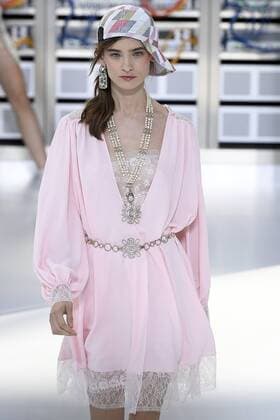 212146 Marineau Starface 2016-10-04 Paris France Paris Fashion week. Pret-a-porter printemps-ete 2017. Defile Chanel. Chanel, spring-summer 2017 Paris, France Paris Fashion week. Ready-to-wear spring-summer 2017 Defile Chanel Editorial Use Only _sans_perso  Copyright: xMarineaux STAR_212146_134
