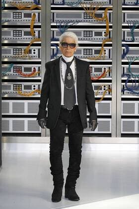Themen der Woche Bilder des Tages 212146 Marineau Starface 2016-10-04 Paris France Paris Fashion week. Pret-a-porter printemps-ete 2017. Defile Chanel. Chanel, spring-summer 2017 Paris, France Paris Fashion week. Ready-to-wear spring-summer 2017 Defile Chanel Editorial Use Only Lagerfeld, Karl  Copyright: xMarineaux STAR_212146_148