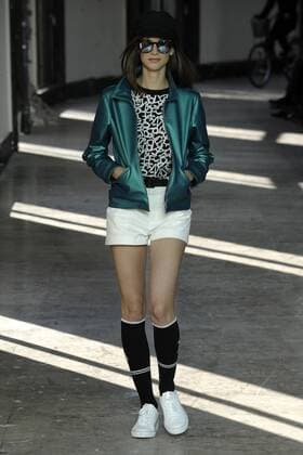 Bilder des Tages Paris Fashion Week - Agnes B. 212149 Marineau Starface 2016-10-04 Paris France Paris Fashion week. Pret-a-porter printemps-ete 2017. Defile Agnes B. Paris Fashion week. Ready-to-wear spring-summer 2017 Defile Agnes B. Agnès b., spring-summer 2017 Paris, France Editorial Use Only _sans_perso  Copyright: xMarineaux STAR_212149_009