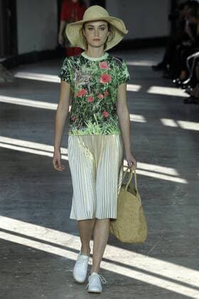 Paris Fashion Week - Agnes B. 212149 Marineau Starface 2016-10-04 Paris France Paris Fashion week. Pret-a-porter printemps-ete 2017. Defile Agnes B. Paris Fashion week. Ready-to-wear spring-summer 2017 Defile Agnes B. Agnès b., spring-summer 2017 Paris, France Editorial Use Only _sans_perso  Copyright: xMarineaux STAR_212149_022