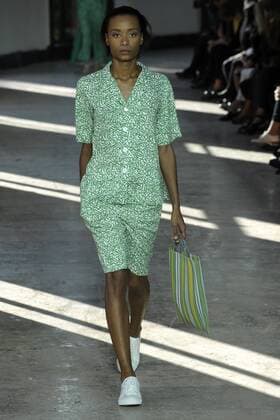 Paris Fashion Week - Agnes B. 212149 Marineau Starface 2016-10-04 Paris France Paris Fashion week. Pret-a-porter printemps-ete 2017. Defile Agnes B. Paris Fashion week. Ready-to-wear spring-summer 2017 Defile Agnes B. Agnès b., spring-summer 2017 Paris, France Editorial Use Only _sans_perso  Copyright: xMarineaux STAR_212149_026