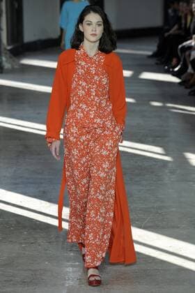Paris Fashion Week - Agnes B. 212149 Marineau Starface 2016-10-04 Paris France Paris Fashion week. Pret-a-porter printemps-ete 2017. Defile Agnes B. Paris Fashion week. Ready-to-wear spring-summer 2017 Defile Agnes B. Agnès b., spring-summer 2017 Paris, France Editorial Use Only _sans_perso  Copyright: xMarineaux STAR_212149_028