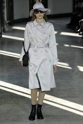 Paris Fashion Week - Agnes B. 212149 Marineau Starface 2016-10-04 Paris France Paris Fashion week. Pret-a-porter printemps-ete 2017. Defile Agnes B. Paris Fashion week. Ready-to-wear spring-summer 2017 Defile Agnes B. Agnès b., spring-summer 2017 Paris, France Editorial Use Only _sans_perso  Copyright: xMarineaux STAR_212149_040