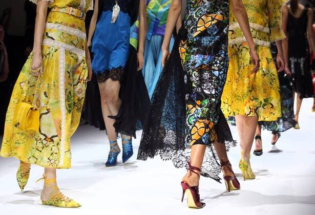 A model takes to the catwalk during the presentation of Shiatzy Chen s show as part of the Spring-Summer 2017 Paris Fashion Week on October 4, 2016.  PAR20161004104 MAYAxVIDON-WHITE