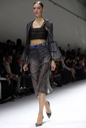 A model takes to the catwalk during the presentation of Shiatzy Chen s show as part of the Spring-Summer 2017 Paris Fashion Week on October 4, 2016.  PAR20161004107 MAYAxVIDON-WHITE