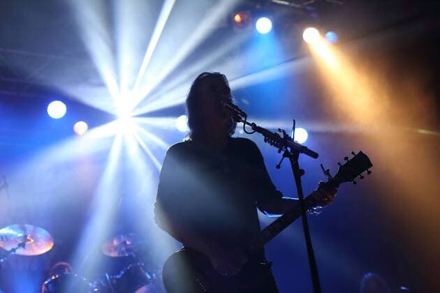 Justin Sullivan von der Band New Model Army bei einem Konzert am 4. Oktober 2016 in Huxleys Neue Welt in Berlin. Justin Sullivan of the band New Model Army performs during a concert at Huxleys Neue Welt on 4 October 2016 in Berlin, Germany. New Model Army Konzert in Berlin