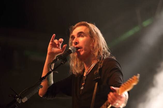 Justin Sullivan von der Band New Model Army bei einem Konzert am 4. Oktober 2016 in Huxleys Neue Welt in Berlin. Justin Sullivan of the band New Model Army performs during a concert at Huxleys Neue Welt on 4 October 2016 in Berlin, Germany. New Model Army Konzert in Berlin