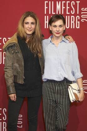 Amanda Viktoria Musa da Gloria und Christiane Paul bei der Premiere von Nie mehr wie es war auf dem 24. Filmfest Hamburg 2016 im Cinemaxx am Dammtor. Hamburg, 04.10.2016 Foto:xgbrcix xFuturexImage