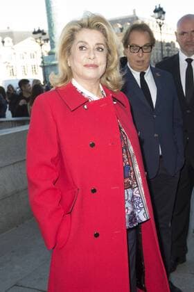 Catherine Deneuve - Prominente am Rande der Vuitton Modenschau - Paris - 05 10 2016 JBAutissier Panoramic 