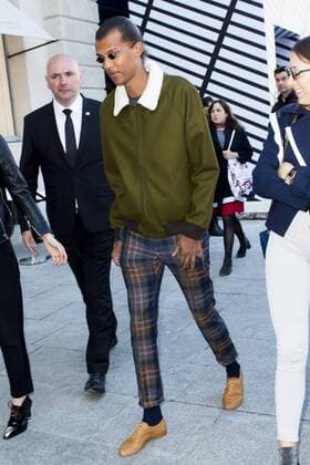 Stromae - Prominente am Rande der Vuitton Modenschau - Paris - 05 10 2016 JBAutissier Panoramic 