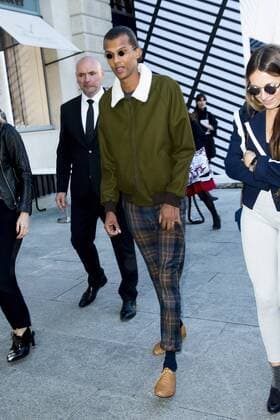 Stromae - Prominente am Rande der Vuitton Modenschau - Paris - 05 10 2016 JBAutissier Panoramic 