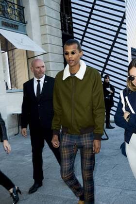 Stromae - Prominente am Rande der Vuitton Modenschau - Paris - 05 10 2016 JBAutissier Panoramic 