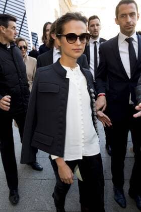 Alicia Vikander - Prominente am Rande der Vuitton Modenschau - Paris - 05 10 2016 JBAutissier Panoramic 