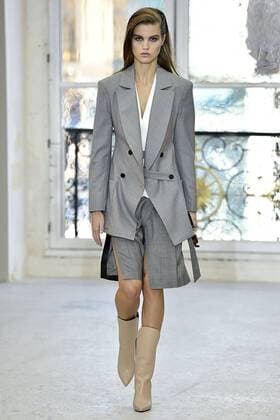 Paris Fashion Week - Louis Vuitton Modenschau 212179 Marineau Starface 2016-10-05 Paris France Paris Fashion week. Pret-a-porter printemps-ete 2017. Defile Louis Vuitton Louis Vuitton, spring-summer 2017 Paris, France Editorial Use Only _sans_perso  Copyright: xMarineaux STAR_212179_017