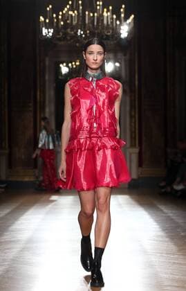 Paris Fashion Week - Yde Modenschau A model takes to the catwalk during the presentation of Yde s show as part of the Spring-Summer 2017 Paris Fashion Week on October 5, 2016.  PAR20161005102 MAYAxVIDON-WHITE