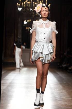 Paris Fashion Week - Yde Modenschau A model takes to the catwalk during the presentation of Yde s show as part of the Spring-Summer 2017 Paris Fashion Week on October 5, 2016.  PAR20161005107 MAYAxVIDON-WHITE