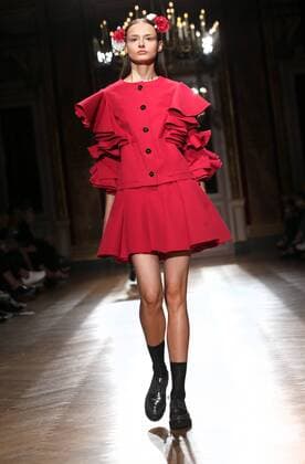 Paris Fashion Week - Yde Modenschau A model takes to the catwalk during the presentation of Yde s show as part of the Spring-Summer 2017 Paris Fashion Week on October 5, 2016.  PAR20161005108 MAYAxVIDON-WHITE