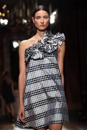 Paris Fashion Week - Yde Modenschau A model takes to the catwalk during the presentation of Yde s show as part of the Spring-Summer 2017 Paris Fashion Week on October 5, 2016.  PAR20161005110 MAYAxVIDON-WHITE