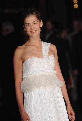 Bilder des Tages October 5, 2016 - England, United Kingdom - Rosamund Pike attends the A United Kingdom Opening Night Gala Screening during the 60th BFI London Film Festival at Odeon Leciester Square. United Kingdom - ZUMAs147