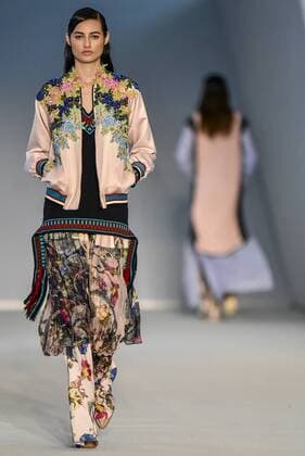 Minas Trend in Belo Horizonte - VictorDzenk Modenschau BELO HORIZONTE, MG - 05.10.2016: MINAS TREND OUTONO INVERNO 2017 - designer fashion show VictorDzenk during the nineteenth edition of the Minas Trend - Autumn Winter 2017 held in Expominas in Belo Horizonte, MG. on the morning of Wednesday (05). x1211346x  MourãoxPanda