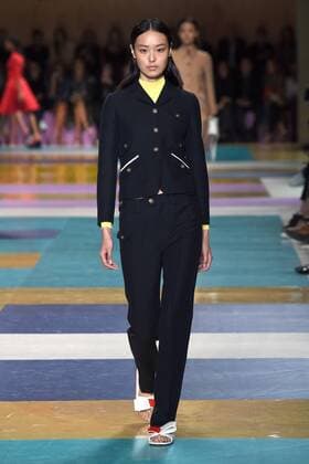 Paris Fashion Week - Miu Miu Modenschau 212207 Marineau Starface 2016-10-05 Paris France Paris Fashion week. Pret-a-porter printemps-ete 2017. Defile Miu Miu Miu Miu , spring -summer 2017 Paris, France Paris Fashion Week. Pret-a-porter Printemps-Eté 2017. Defile Miu Miu. Editorial Use Only _sans_perso  Copyright: xMarineaux STAR_212207_011