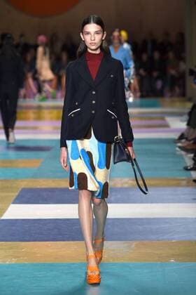 Paris Fashion Week - Miu Miu Modenschau 212207 Marineau Starface 2016-10-05 Paris France Paris Fashion week. Pret-a-porter printemps-ete 2017. Defile Miu Miu Miu Miu , spring -summer 2017Paris, France Paris Fashion Week. Pret-a-porter Printemps-Eté 2017. Defile Miu Miu. Editorial Use Only _sans_perso  Copyright: xMarineaux STAR_212207_013